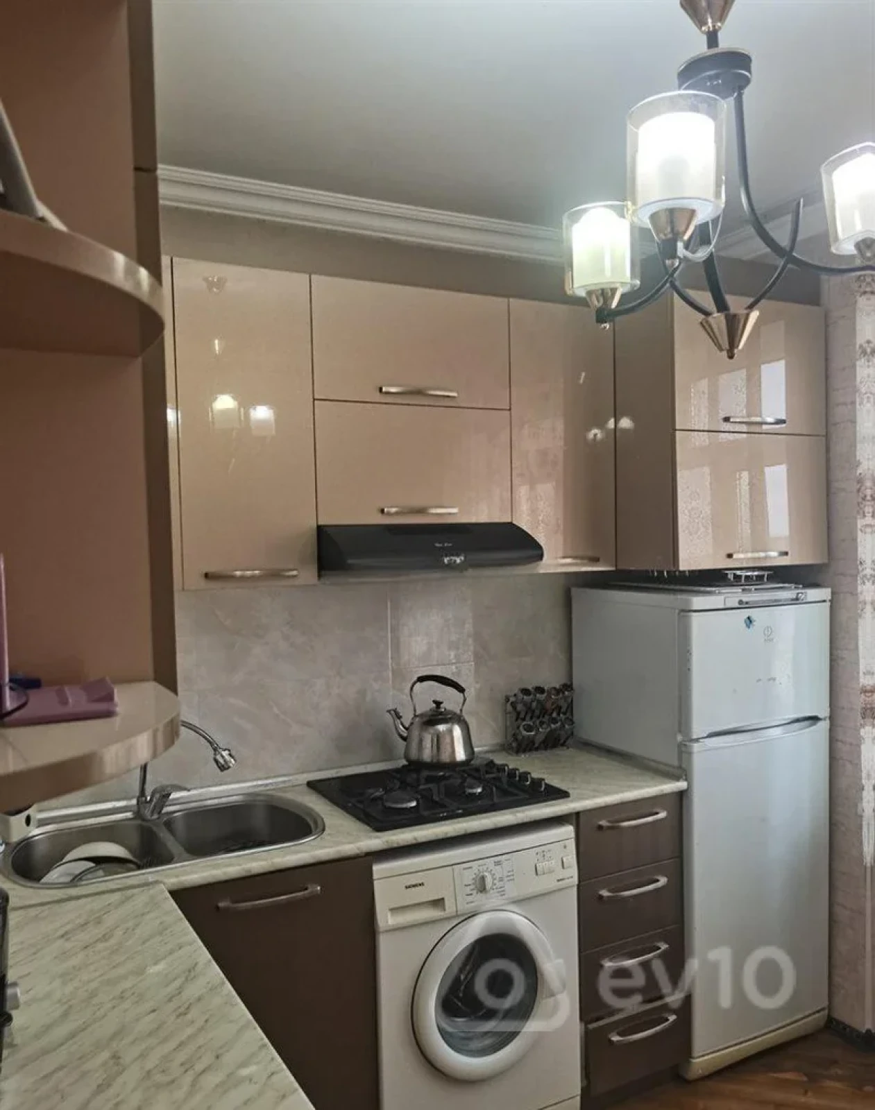 Satılır 2 otaqlı köhnə tikili 60 m²