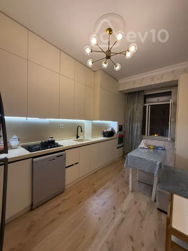Satılır 3 otaqlı yeni tikili 92.5 m²