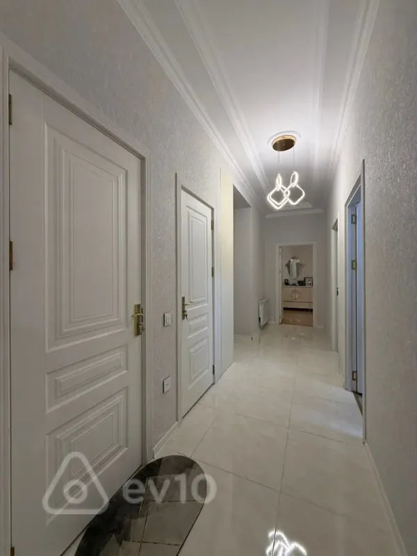 Satılır 3 otaqlı yeni tikili 92.5 m²