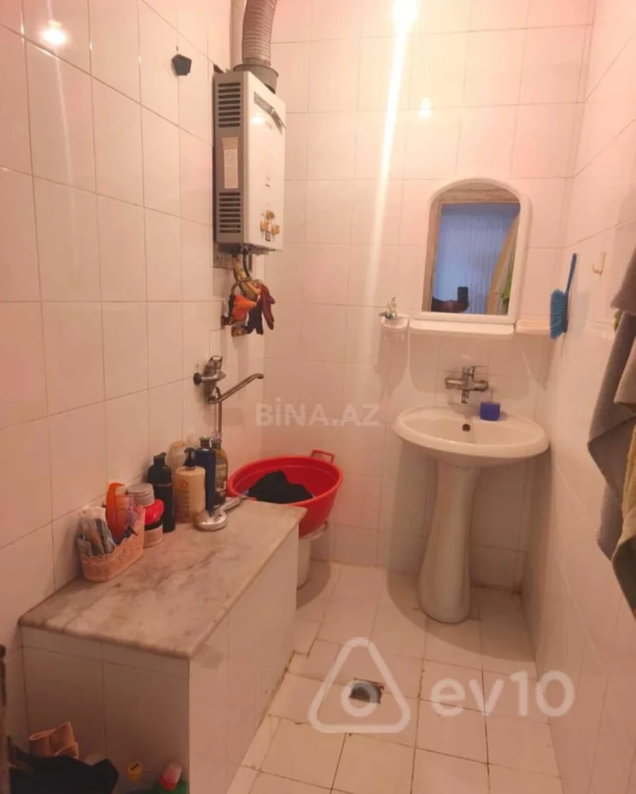 Satılır 2 otaqlı köhnə tikili 60 m²