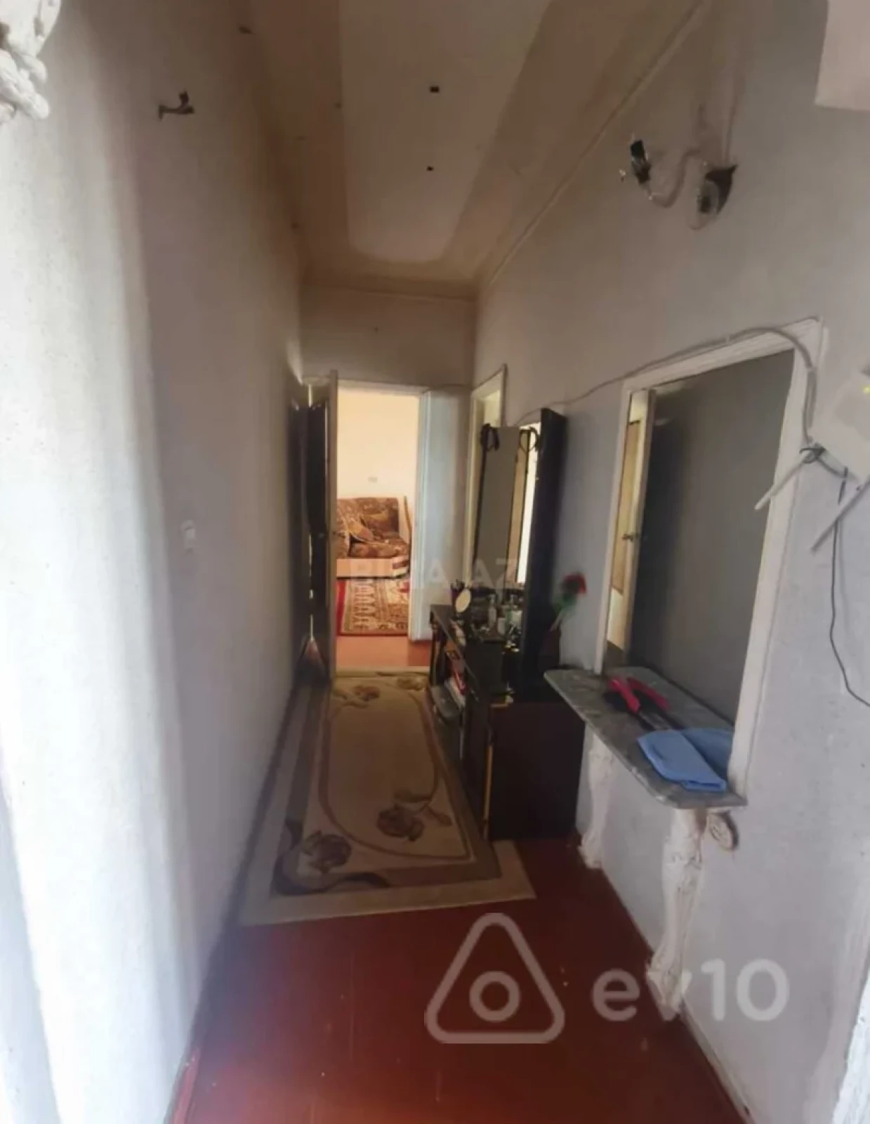 Satılır 2 otaqlı köhnə tikili 60 m²
