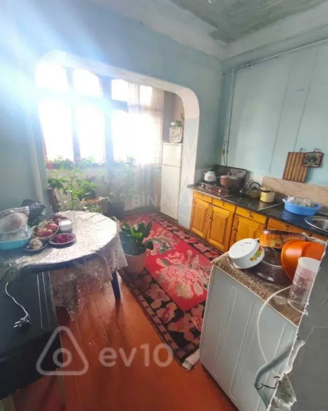 Satılır 2 otaqlı köhnə tikili 60 m²