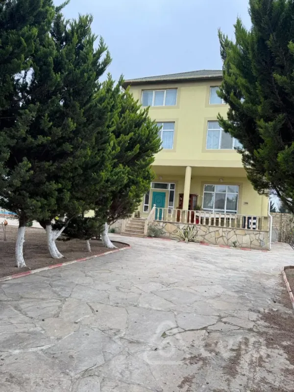 Kirayə verilir 4 otaqlı həyət evi 250 m²