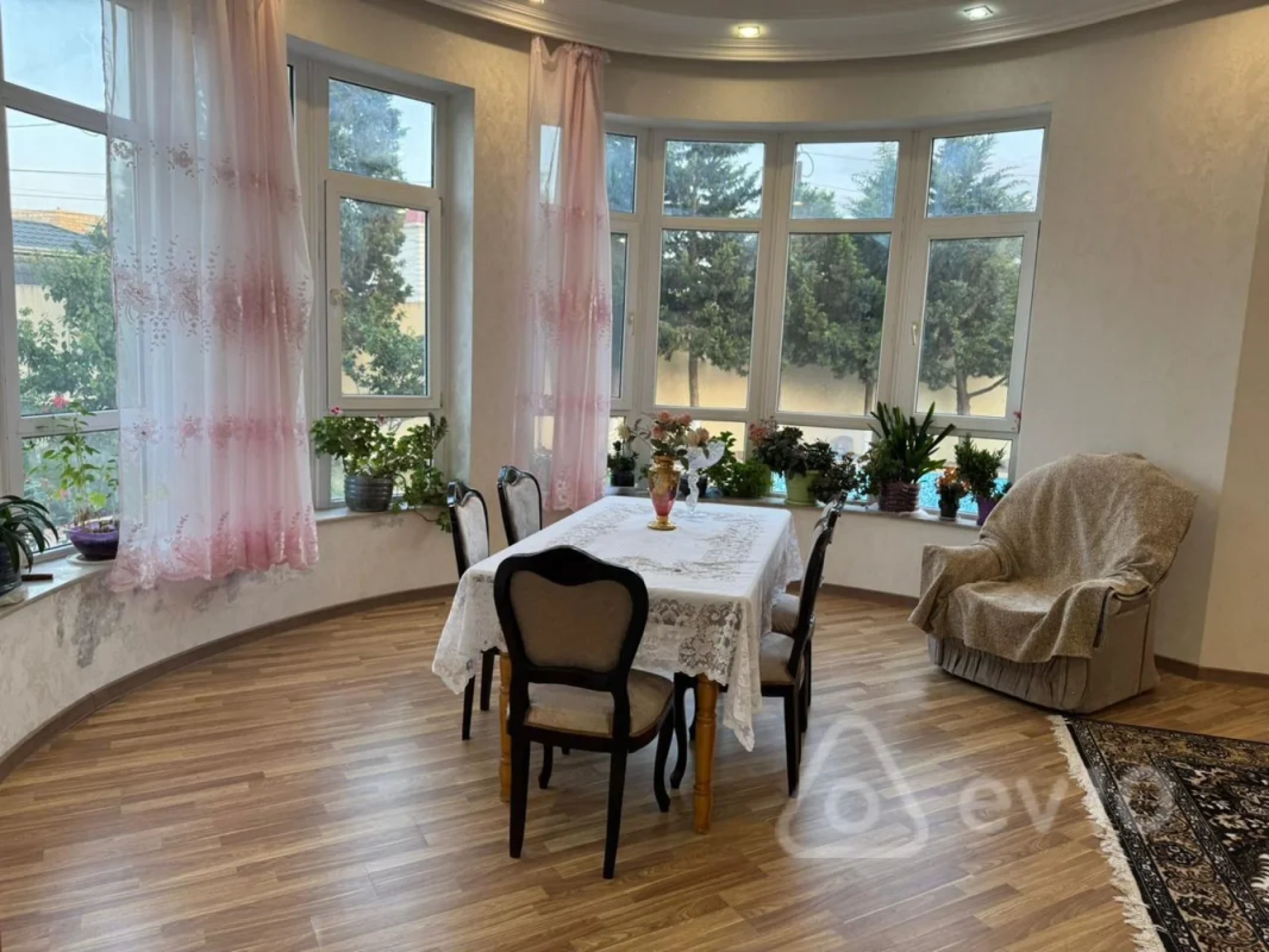 Kirayə verilir 4 otaqlı həyət evi 250 m²