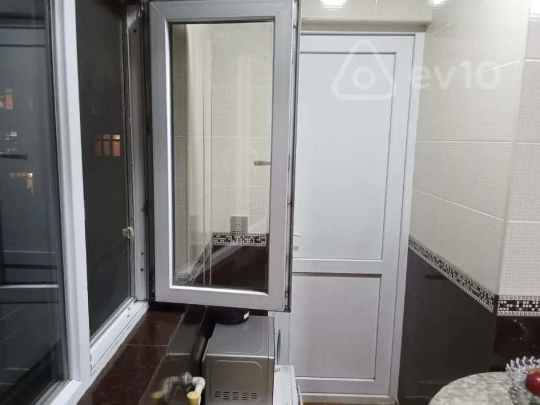 Satılır 3 otaqlı köhnə tikili 75 m²