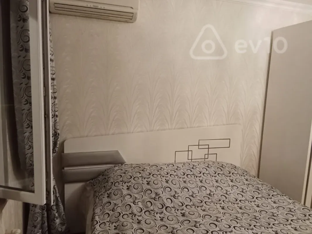 Satılır 3 otaqlı köhnə tikili 75 m²