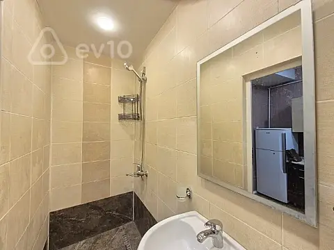 Kirayə verilir 2 otaqlı köhnə tikili 60 m²