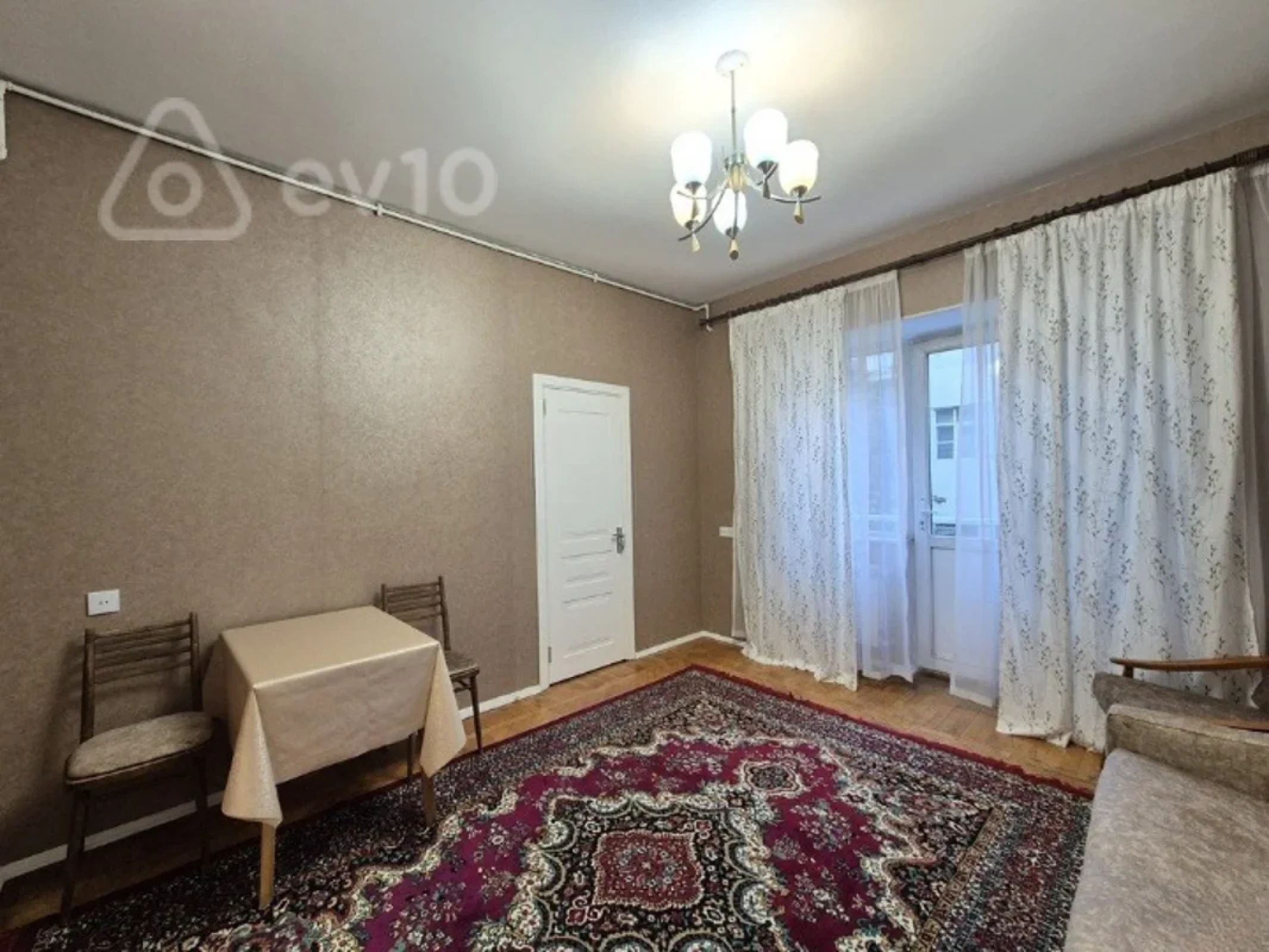 Kirayə verilir 2 otaqlı köhnə tikili 60 m²
