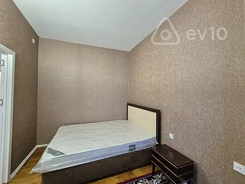 Kirayə verilir 2 otaqlı köhnə tikili 60 m²