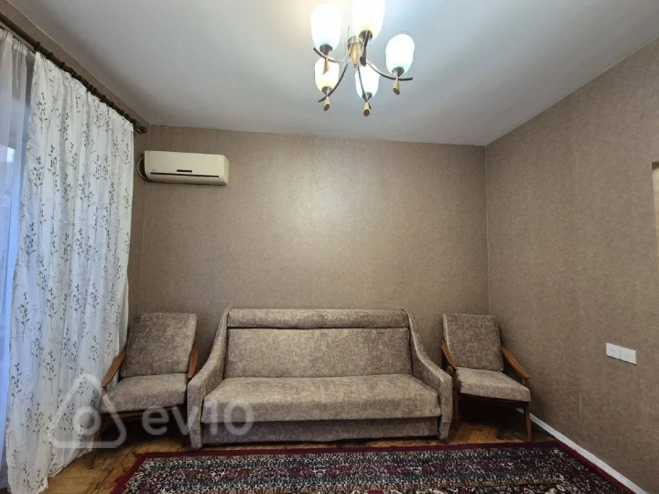 Kirayə verilir 2 otaqlı köhnə tikili 60 m²