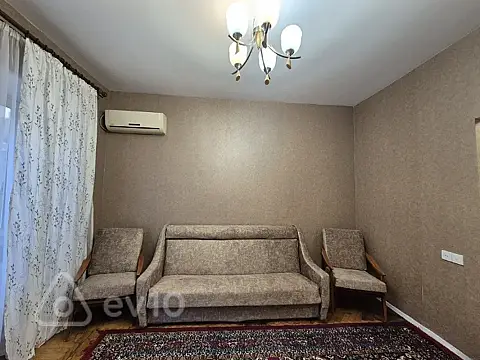 Kirayə verilir 2 otaqlı köhnə tikili 60 m²