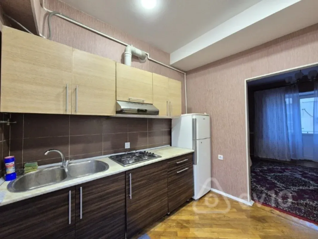 Kirayə verilir 2 otaqlı köhnə tikili 60 m²