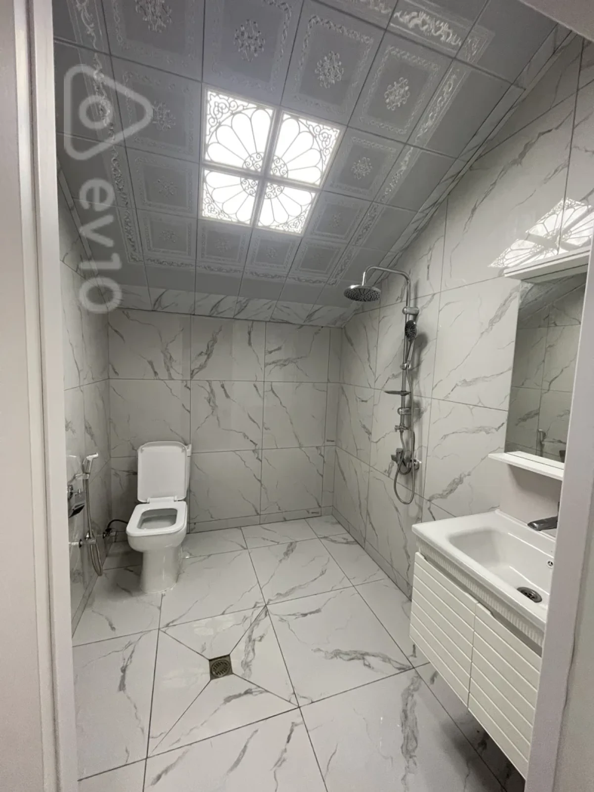 Satılır 6 otaqlı həyət evi 96 m²