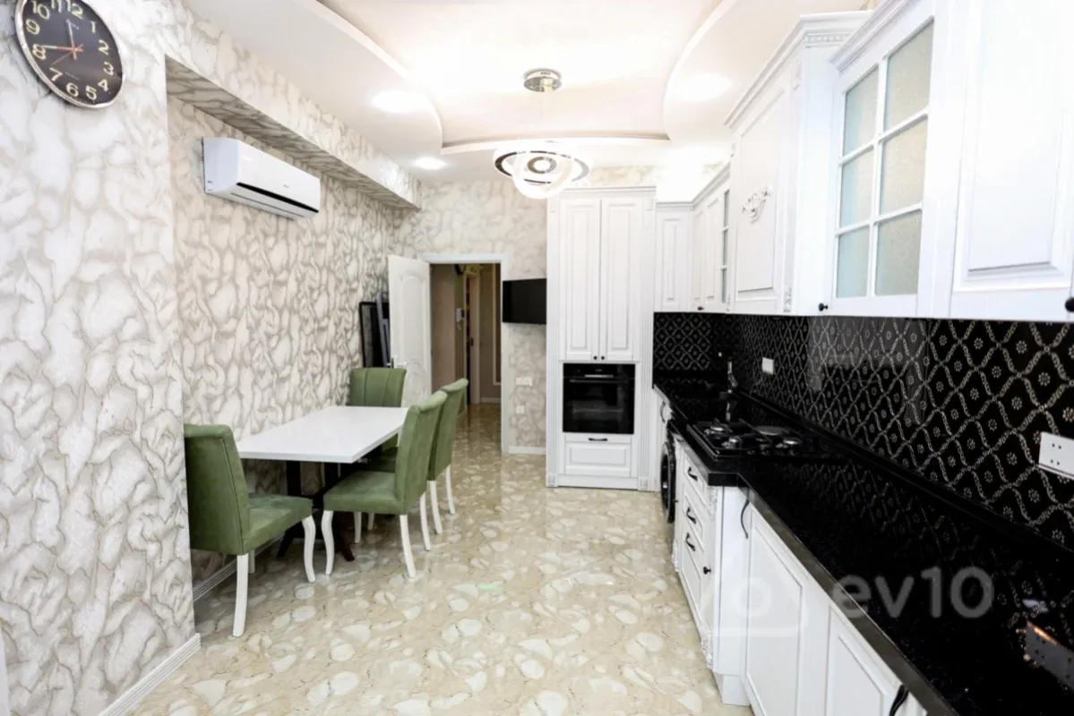 Satılır 3 otaqlı yeni tikili 115 m²
