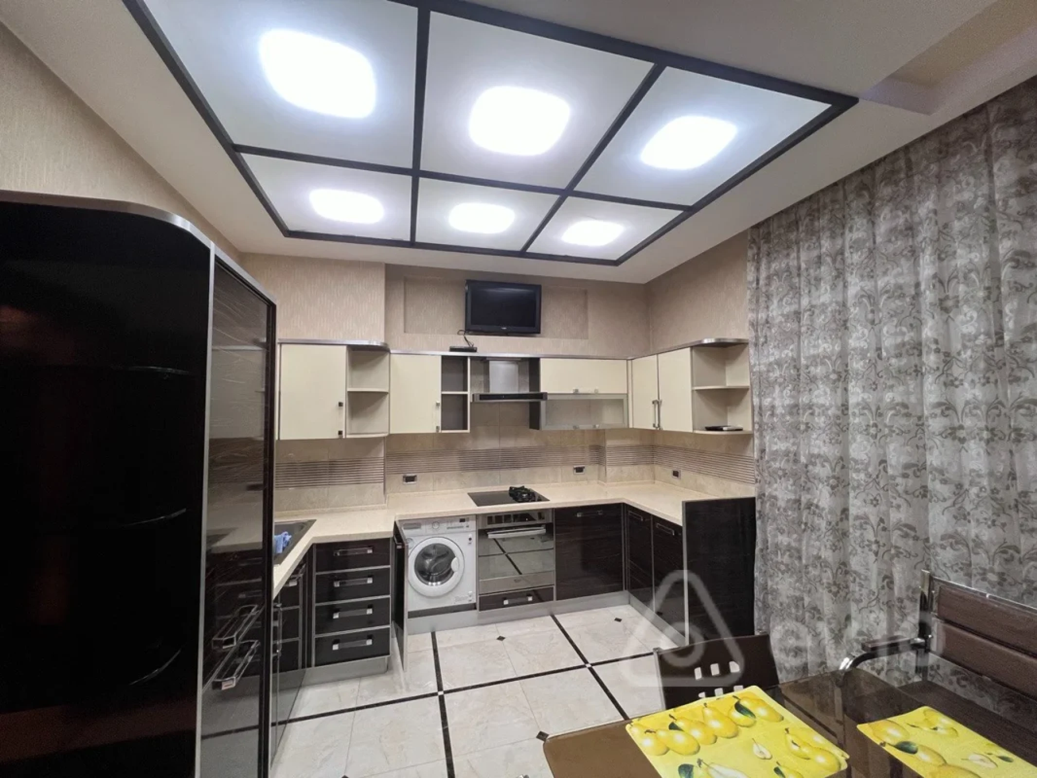 Kirayə verilir 2 otaqlı yeni tikili 95 m²