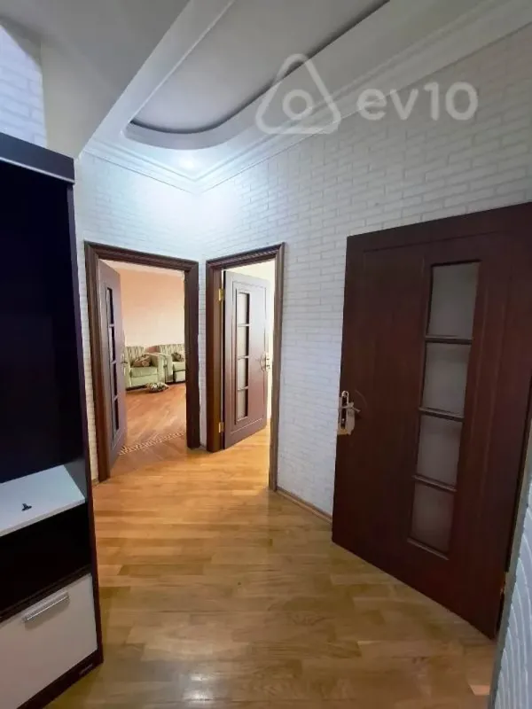 Kirayə verilir 3 otaqlı yeni tikili 100 m²