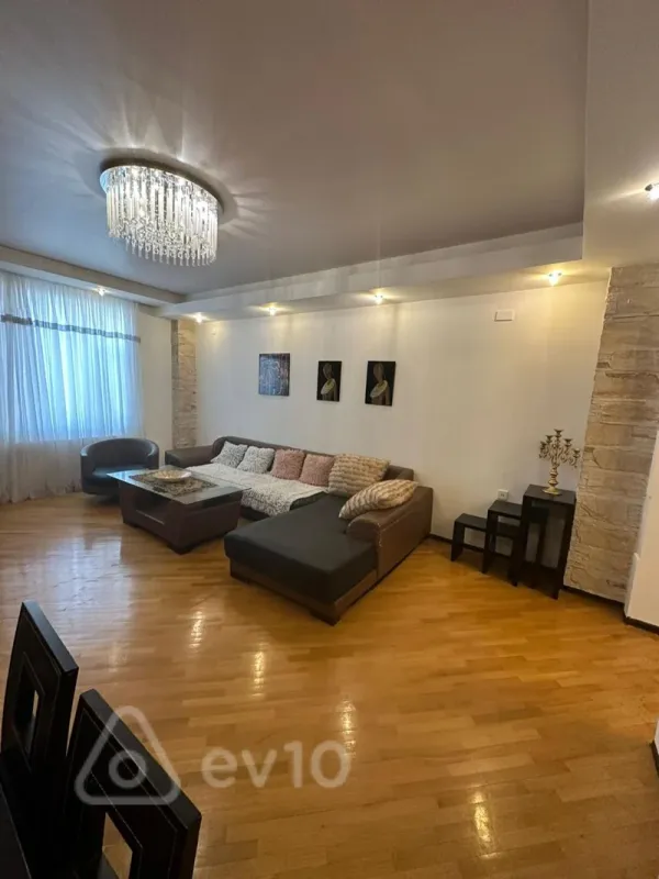 Kirayə verilir 3 otaqlı yeni tikili 130 m²