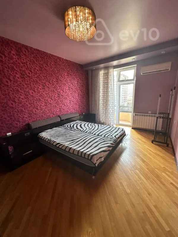 Kirayə verilir 3 otaqlı yeni tikili 130 m²