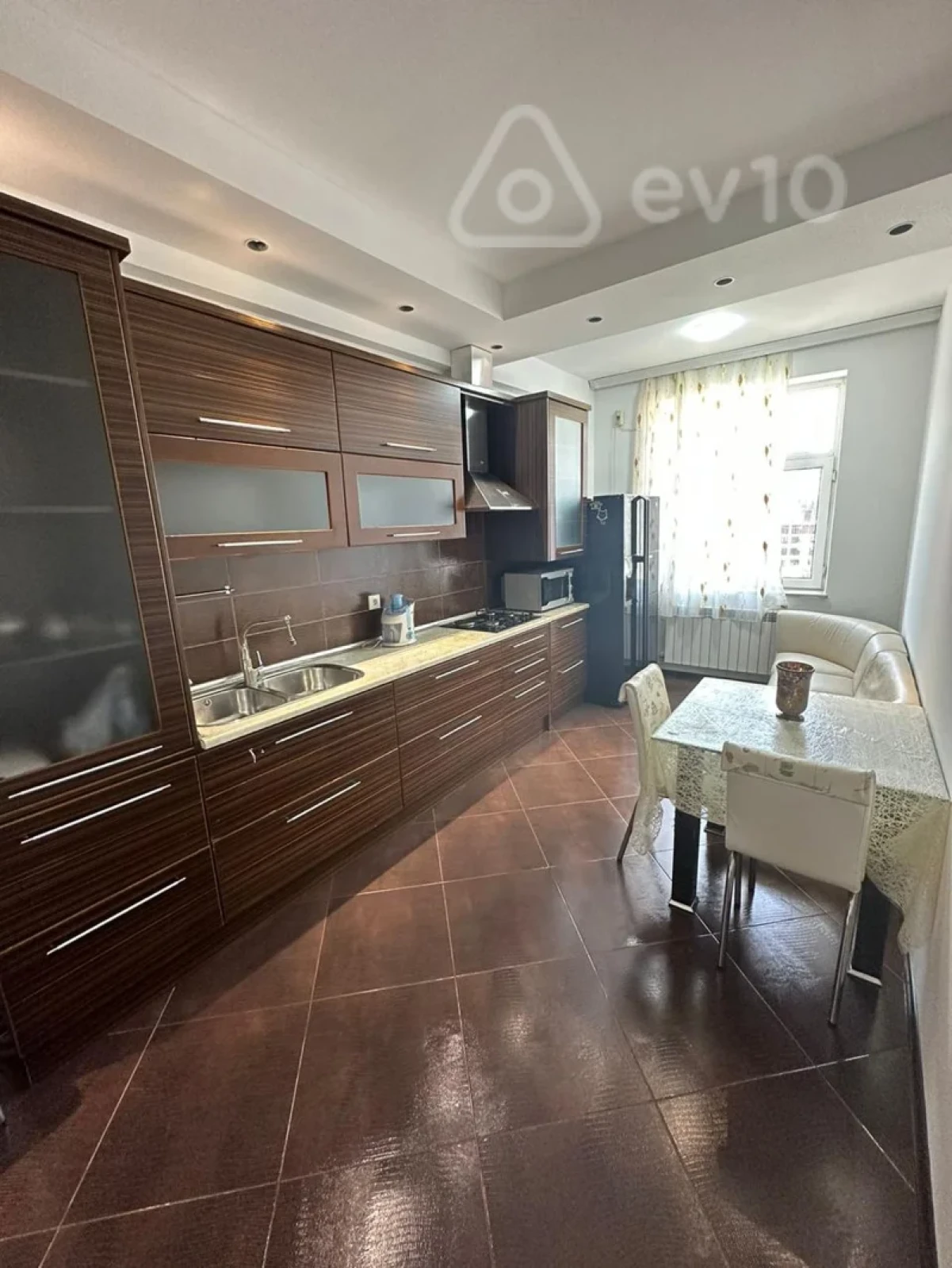 Kirayə verilir 3 otaqlı yeni tikili 130 m²