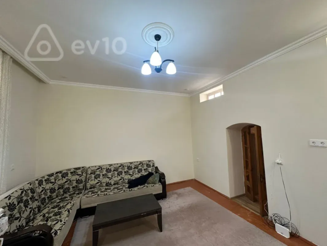 Kirayə verilir 2 otaqlı köhnə tikili 60 m²