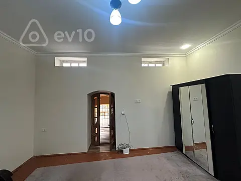 Kirayə verilir 2 otaqlı köhnə tikili 60 m²