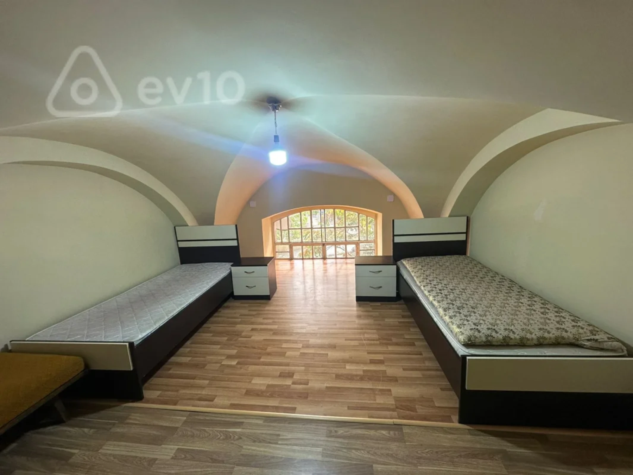 Kirayə verilir 2 otaqlı köhnə tikili 60 m²