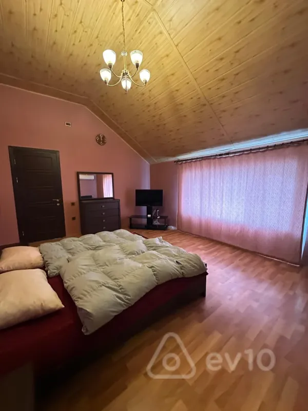 Satılır 4 otaqlı həyət evi 240 m²