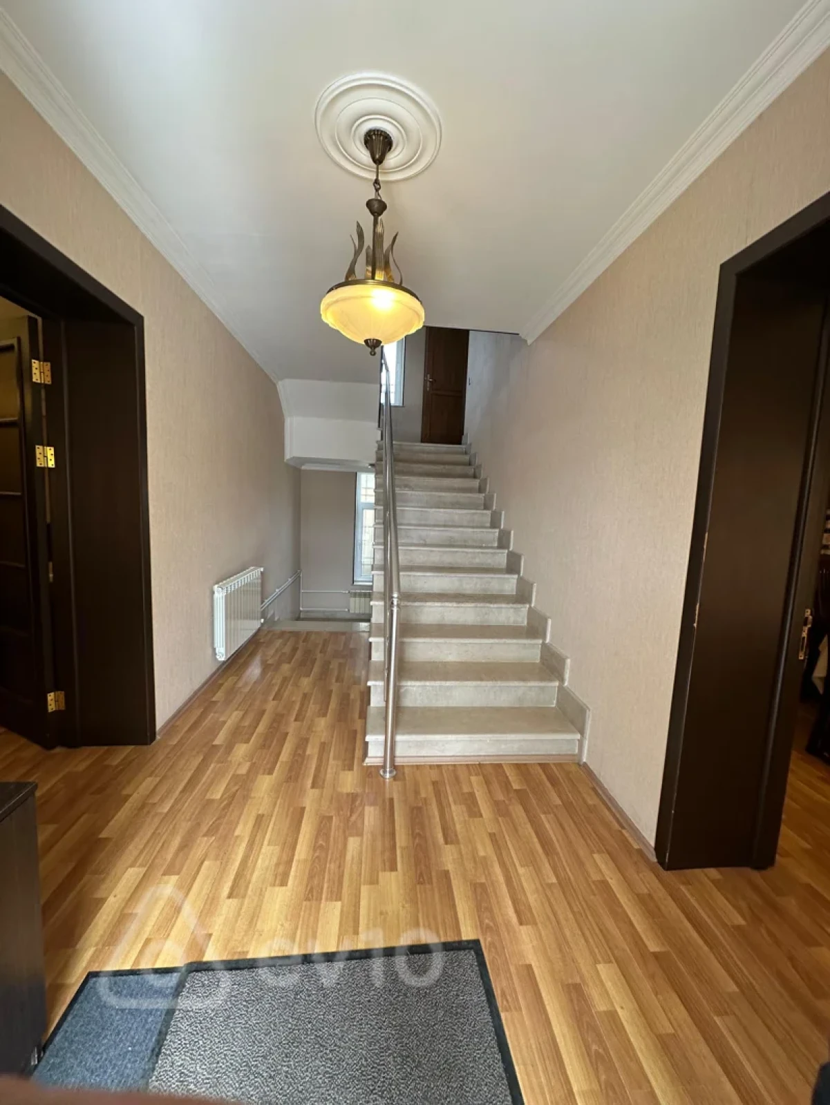 Satılır 4 otaqlı həyət evi 240 m²