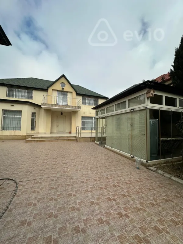 Satılır 4 otaqlı həyət evi 240 m²