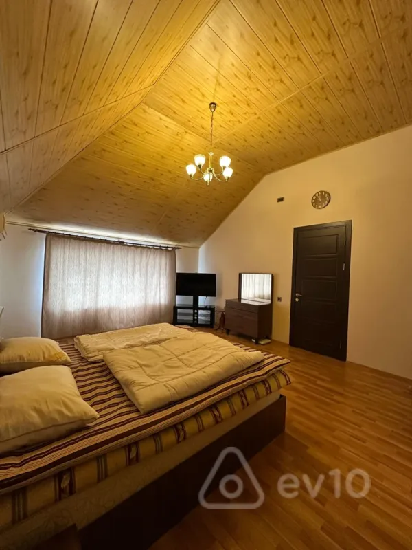 Satılır 4 otaqlı həyət evi 240 m²