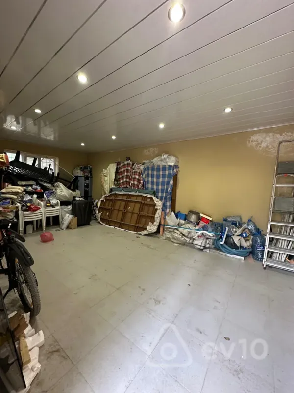 Satılır 4 otaqlı həyət evi 240 m²