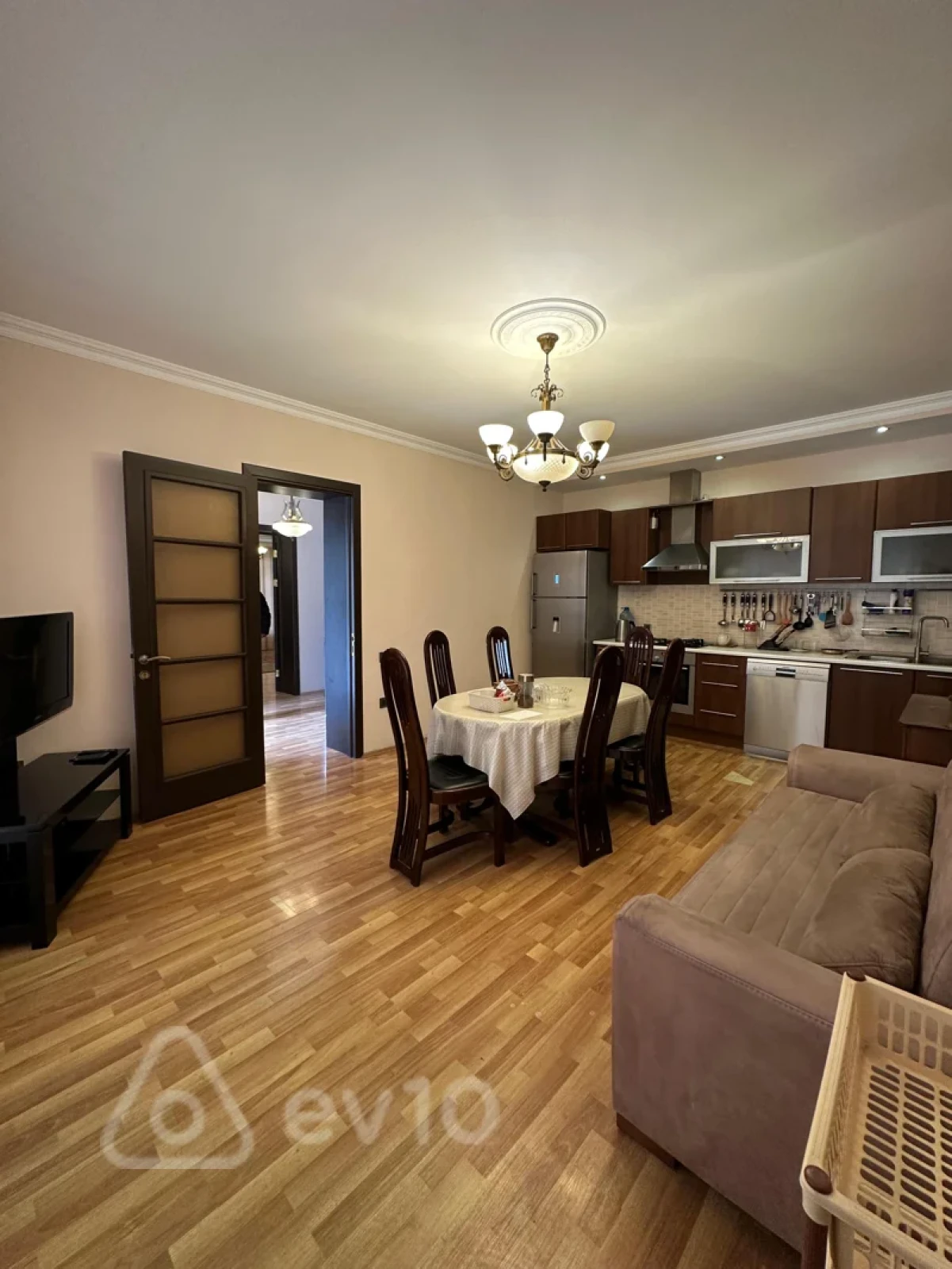 Satılır 4 otaqlı həyət evi 240 m²
