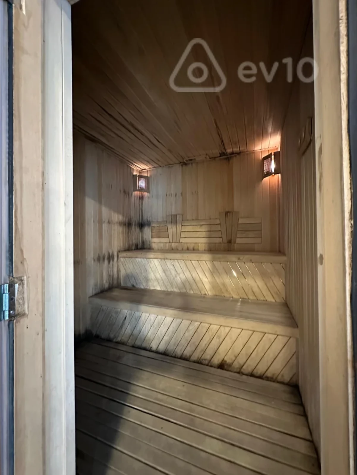 Satılır 4 otaqlı həyət evi 240 m²