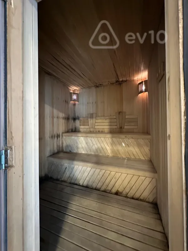 Satılır 4 otaqlı həyət evi 240 m²