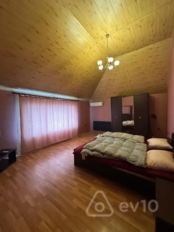 Satılır 4 otaqlı həyət evi 240 m²