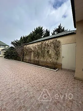 Satılır 4 otaqlı həyət evi 240 m²