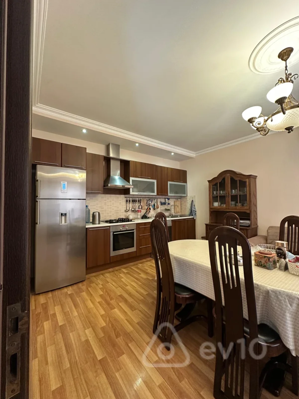 Satılır 4 otaqlı həyət evi 240 m²