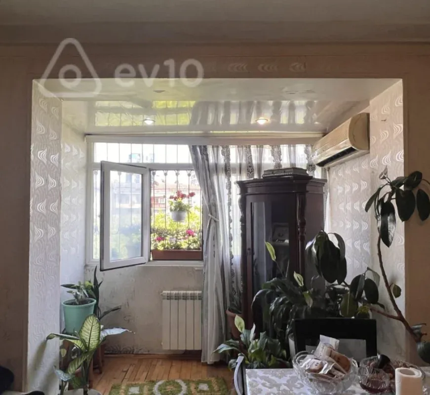 Kirayə verilir 3 otaqlı köhnə tikili 100 m²