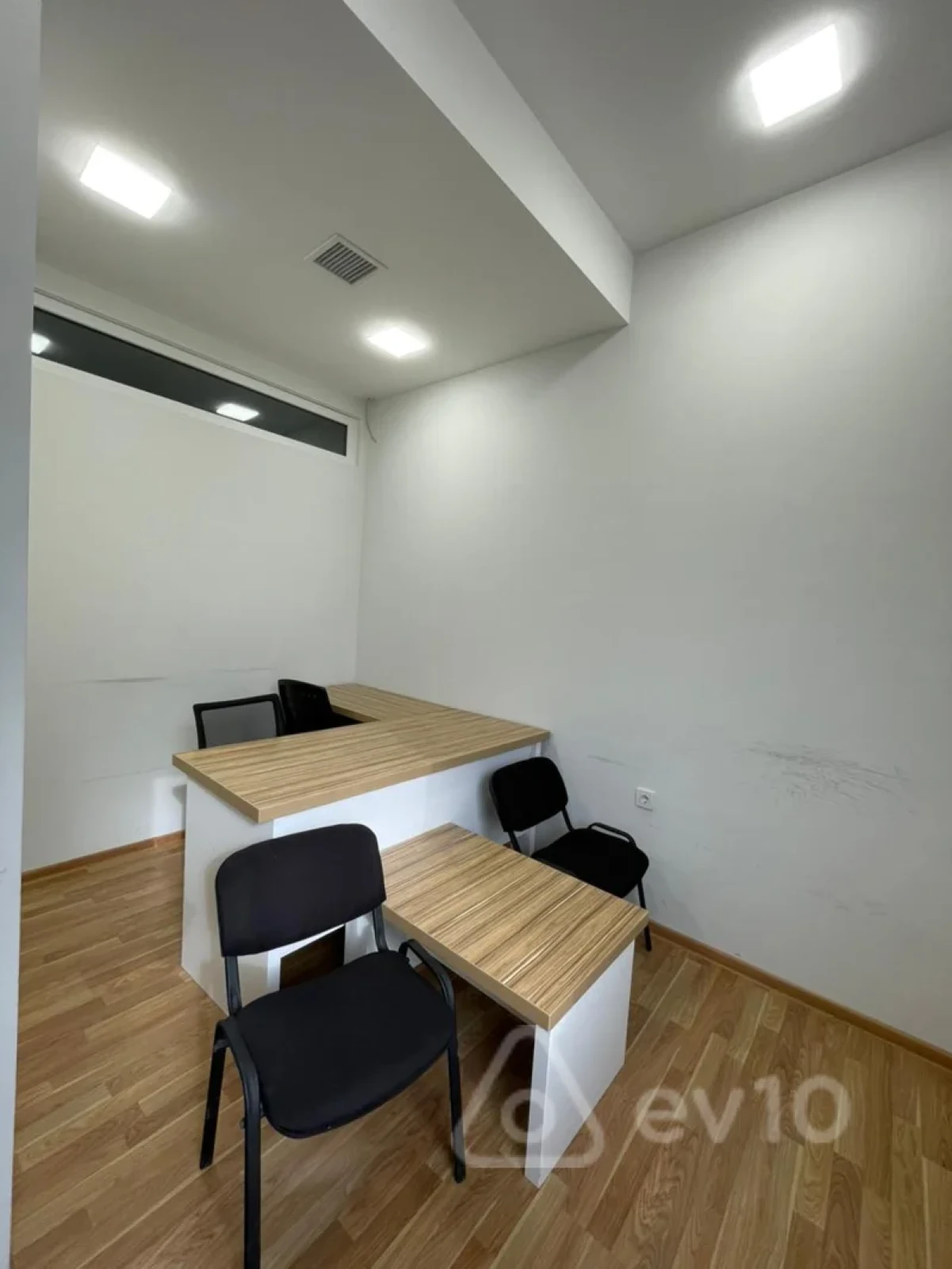 Kirayə verilir 4 otaqlı ofis 245 m²