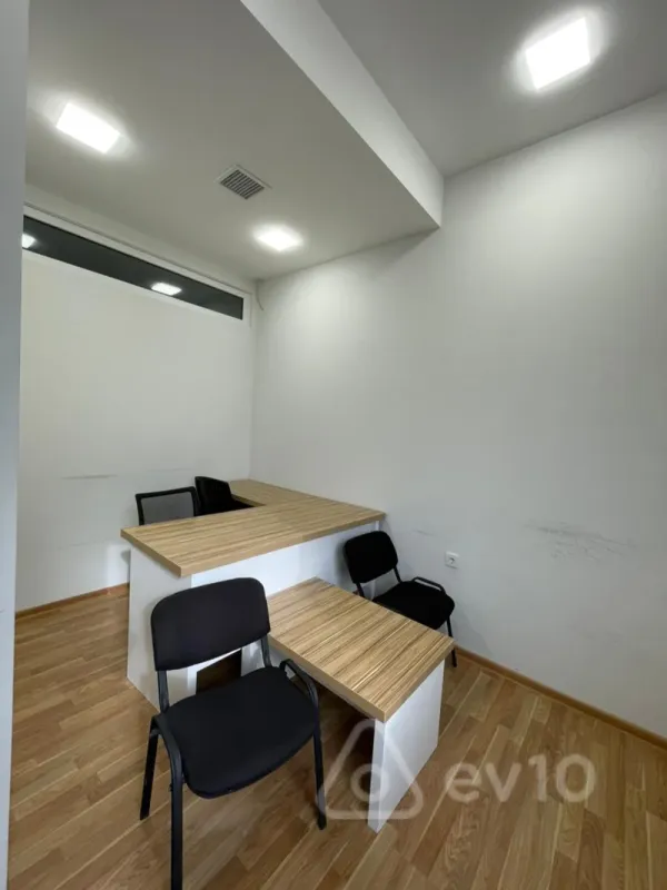 Kirayə verilir 4 otaqlı ofis 245 m²