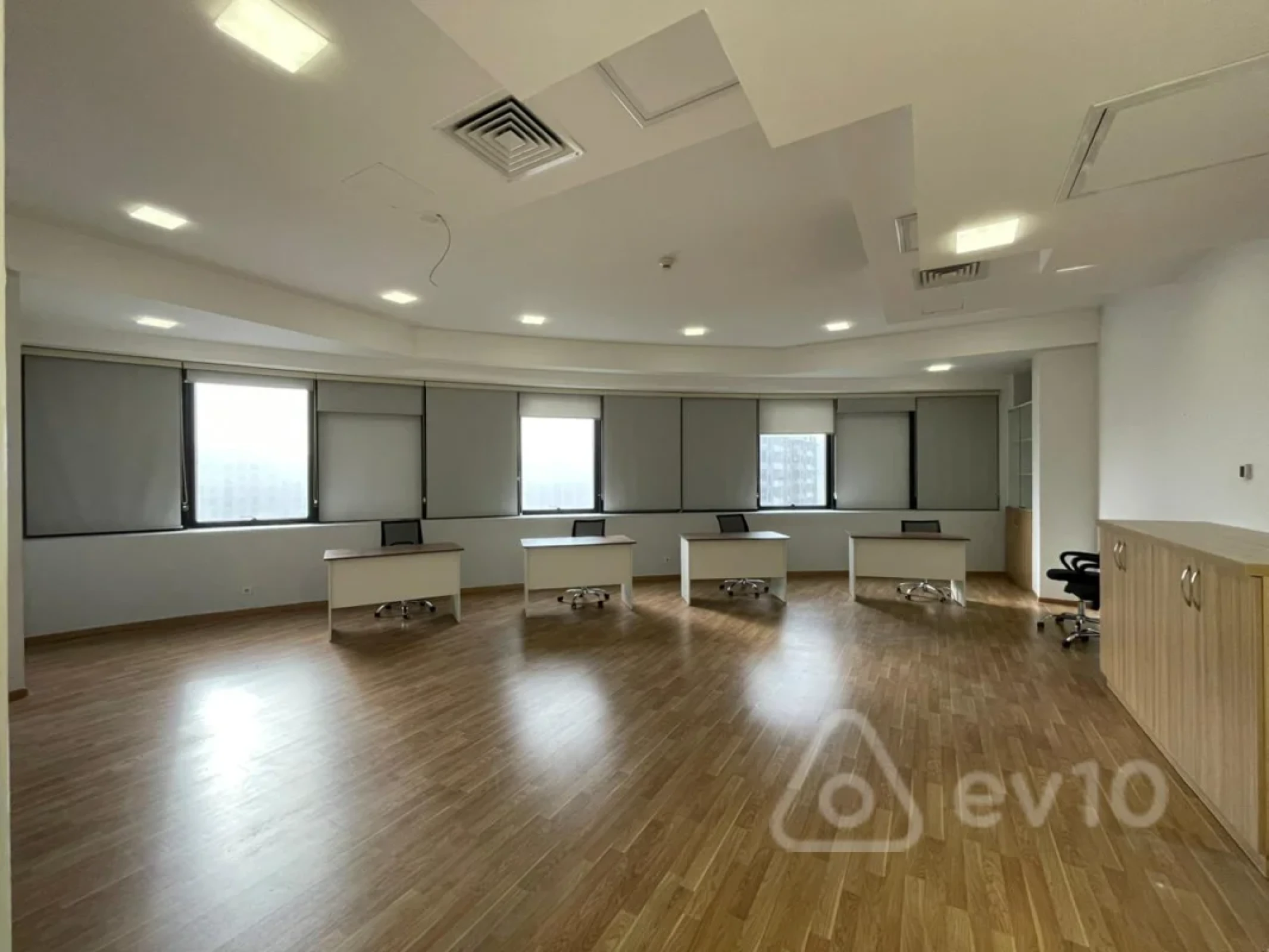 Kirayə verilir 4 otaqlı ofis 245 m²