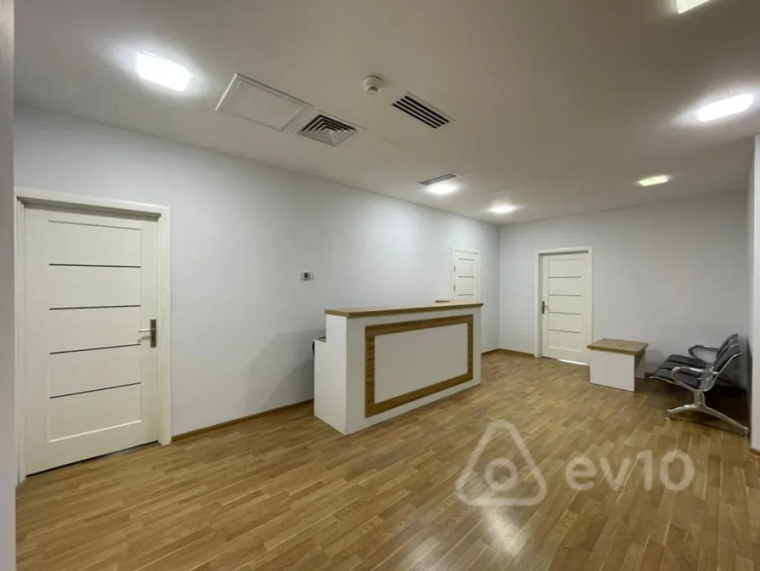 Kirayə verilir 4 otaqlı ofis 245 m²