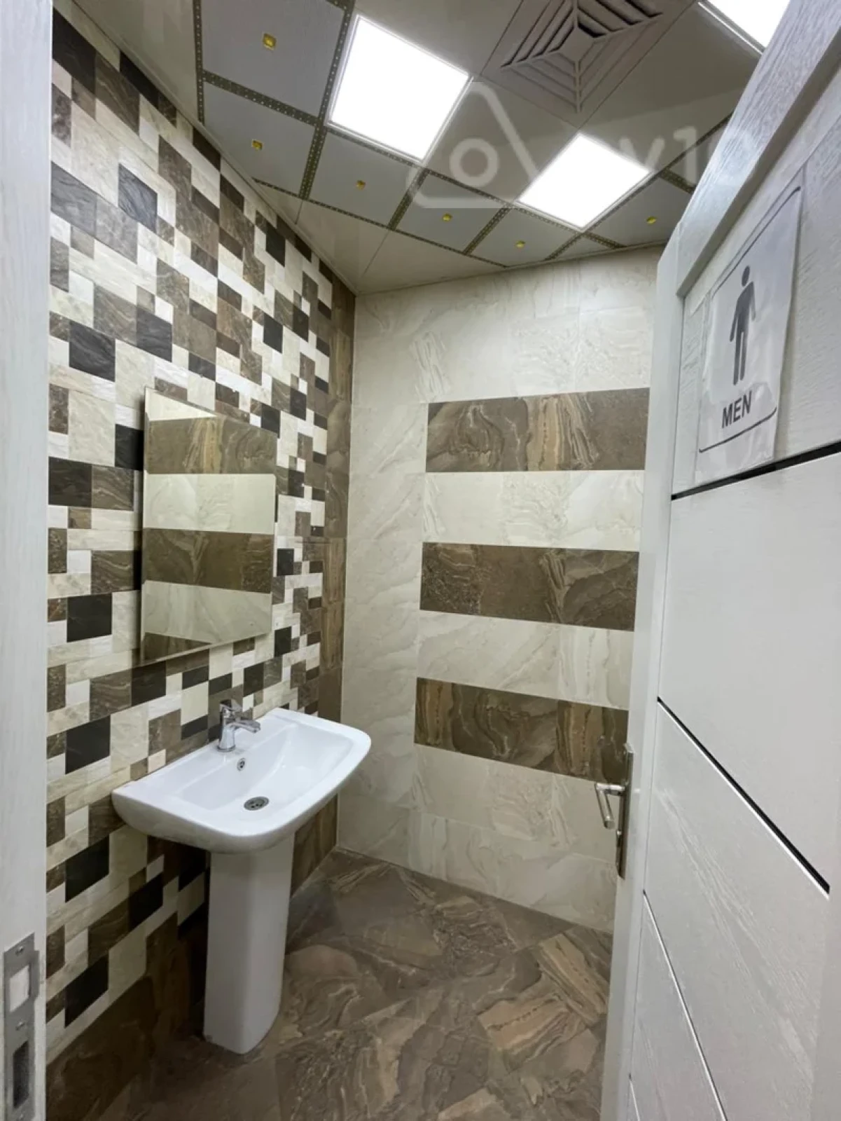 Kirayə verilir 4 otaqlı ofis 245 m²