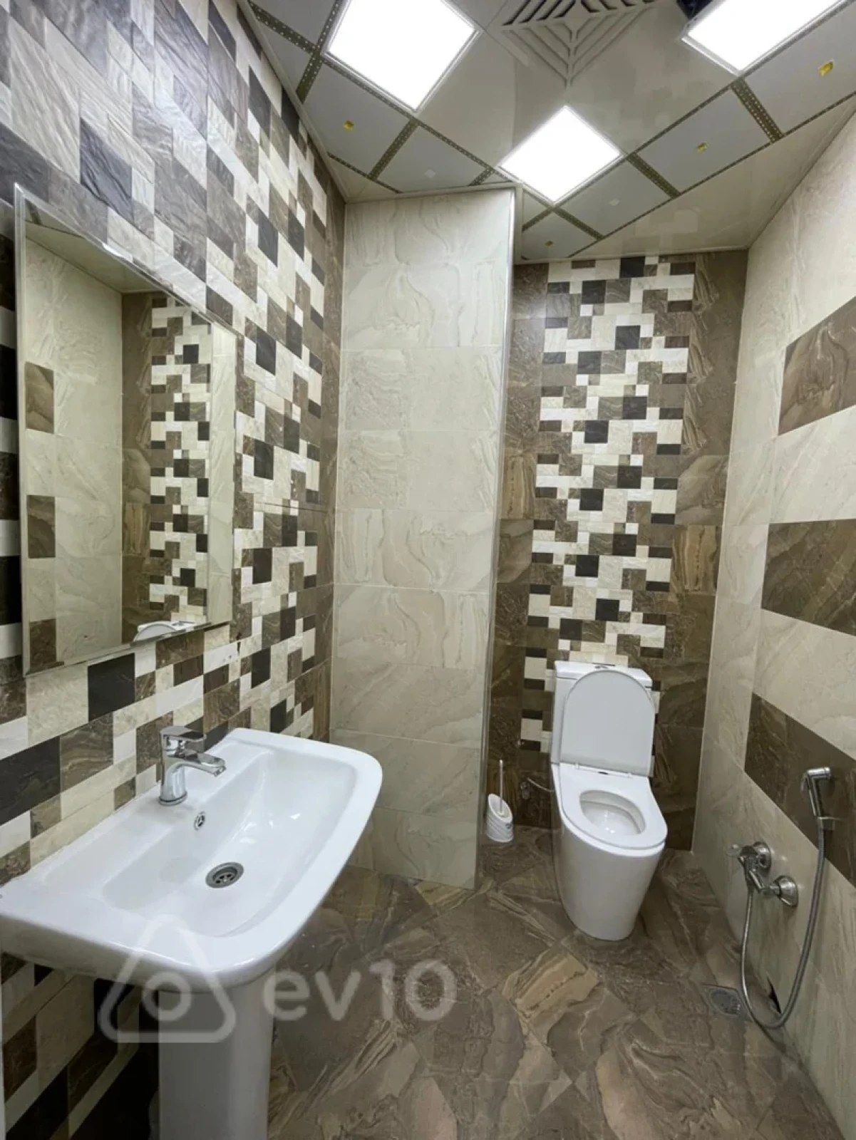 Kirayə verilir 4 otaqlı ofis 245 m²