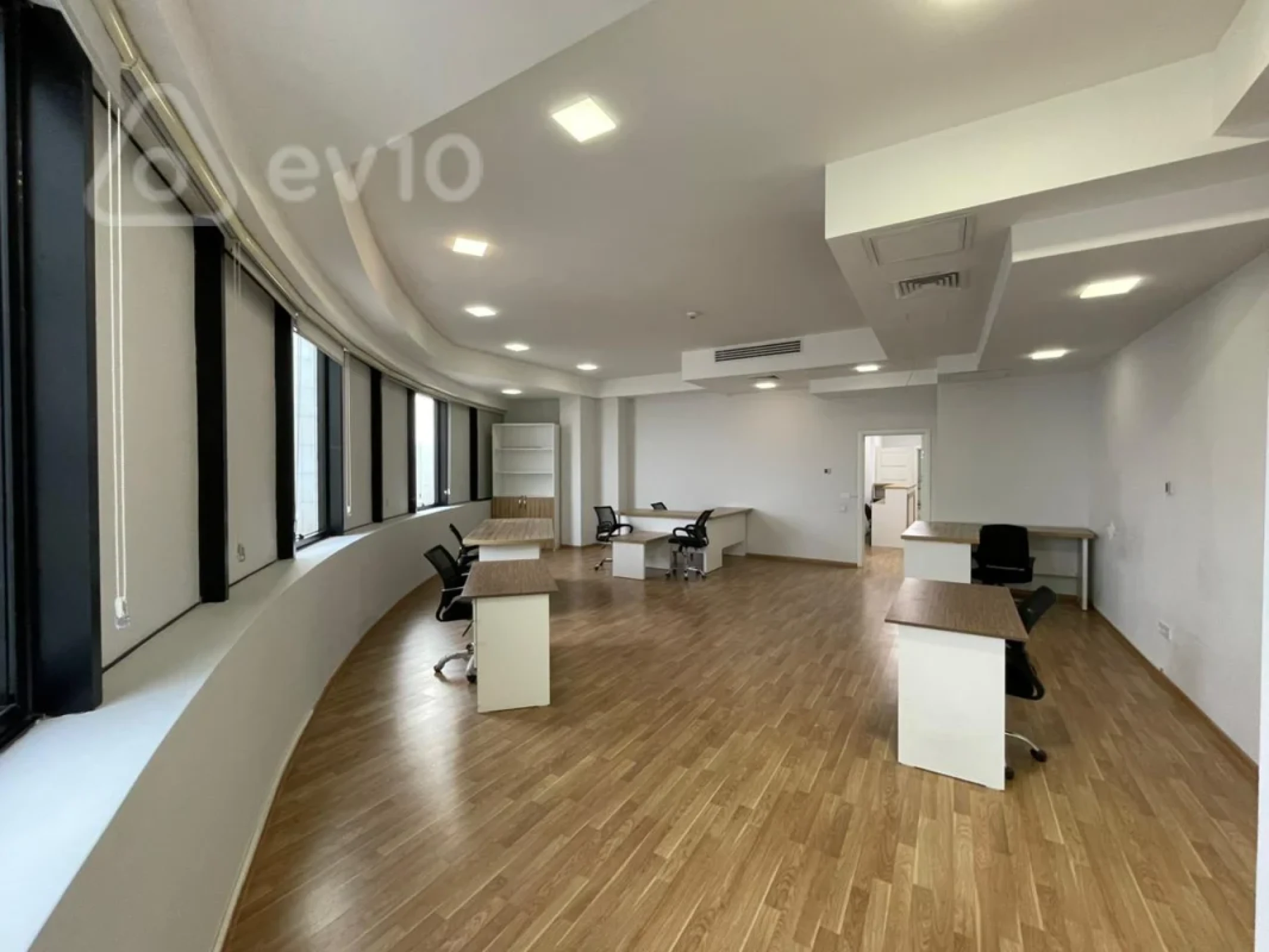 Kirayə verilir 4 otaqlı ofis 245 m²