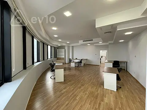 Kirayə verilir 4 otaqlı ofis 245 m²