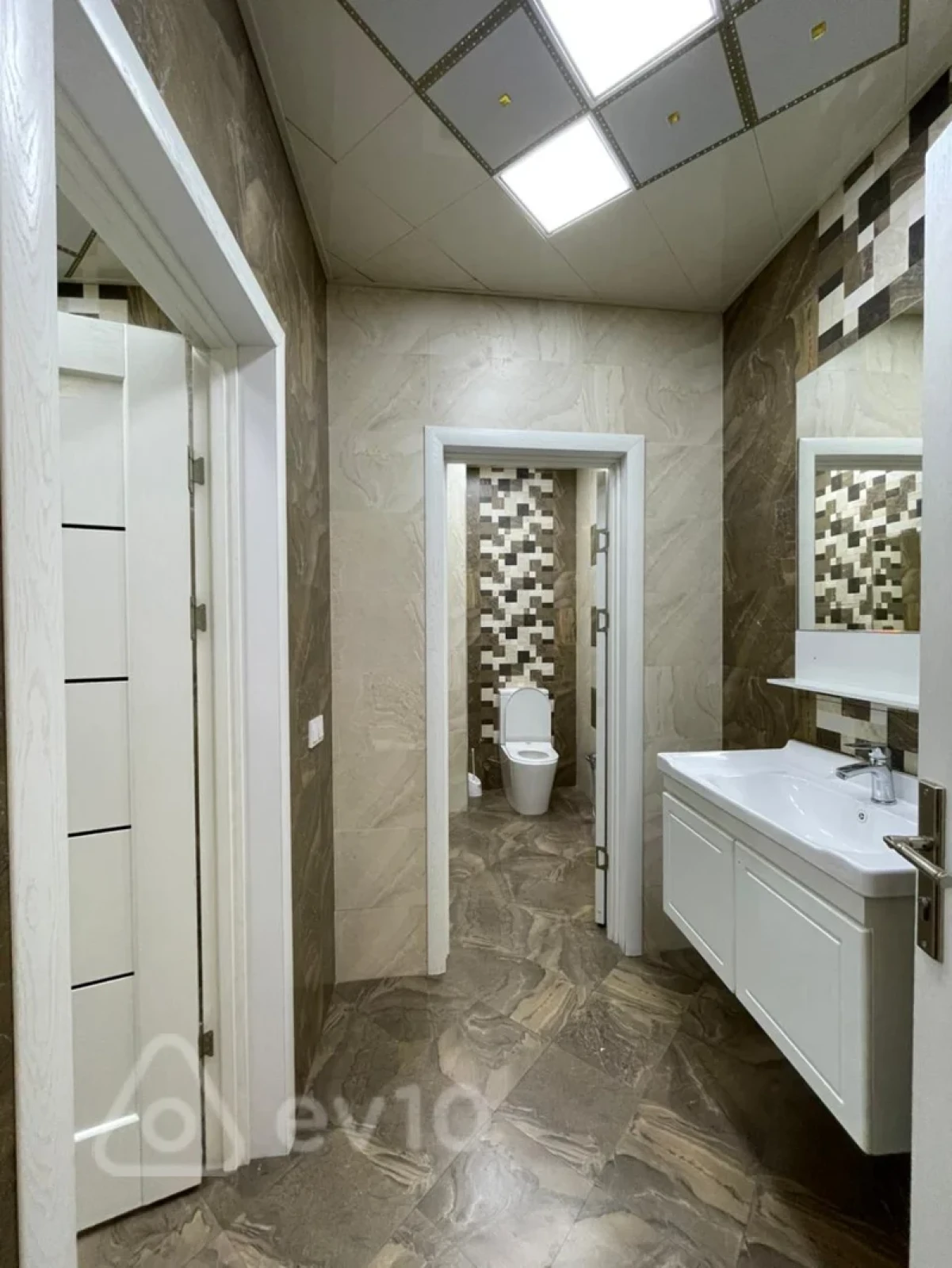 Kirayə verilir 4 otaqlı ofis 245 m²