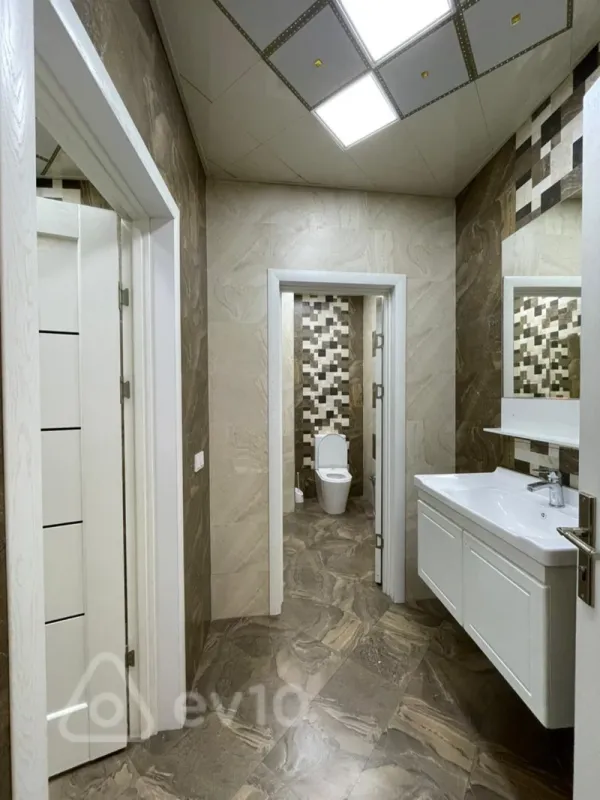 Kirayə verilir 4 otaqlı ofis 245 m²