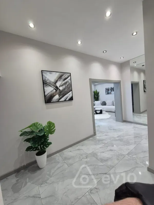 Kirayə verilir 3 otaqlı yeni tikili 90 m²