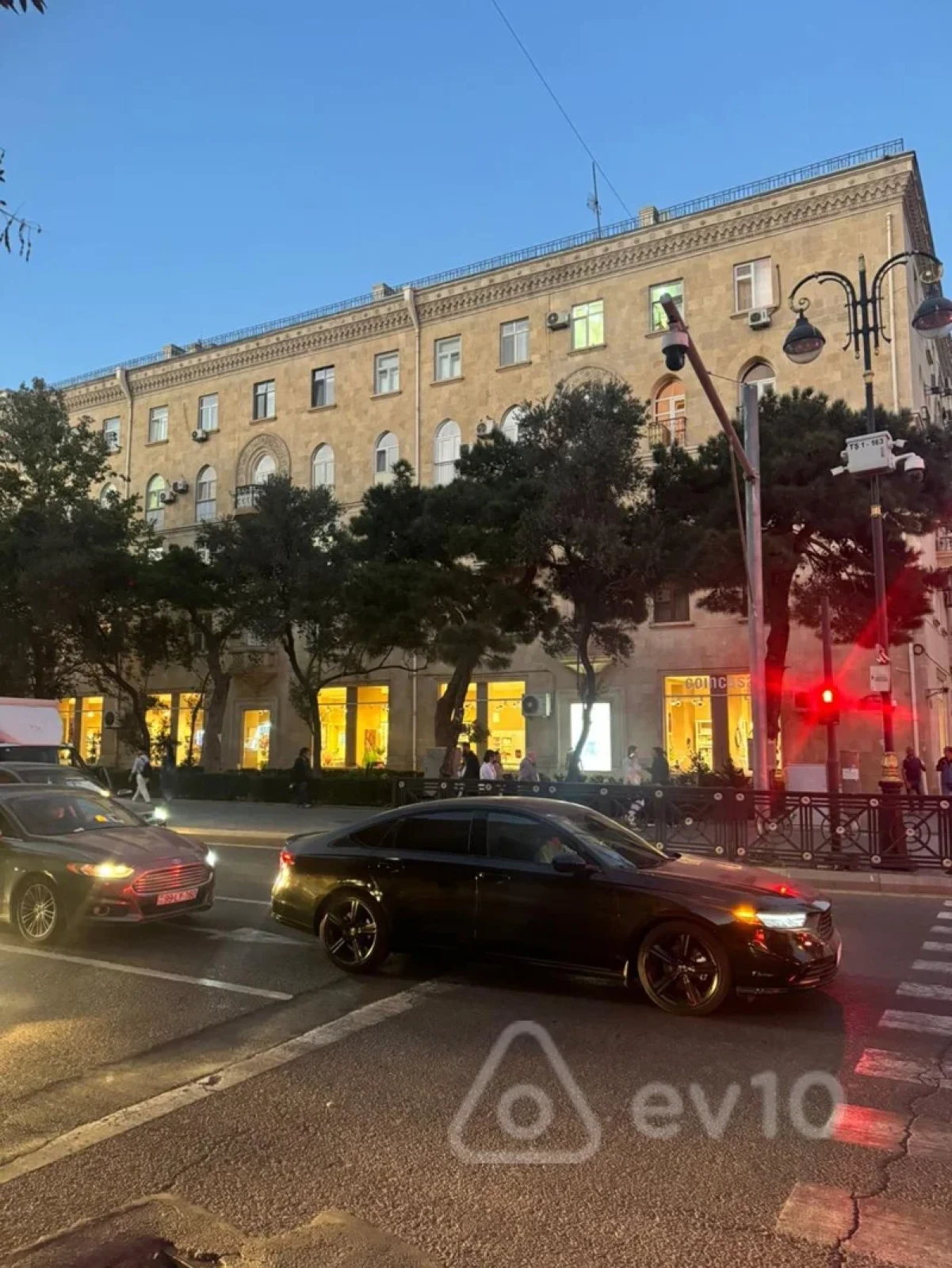 Kirayə verilir 2 otaqlı köhnə tikili 65 m²